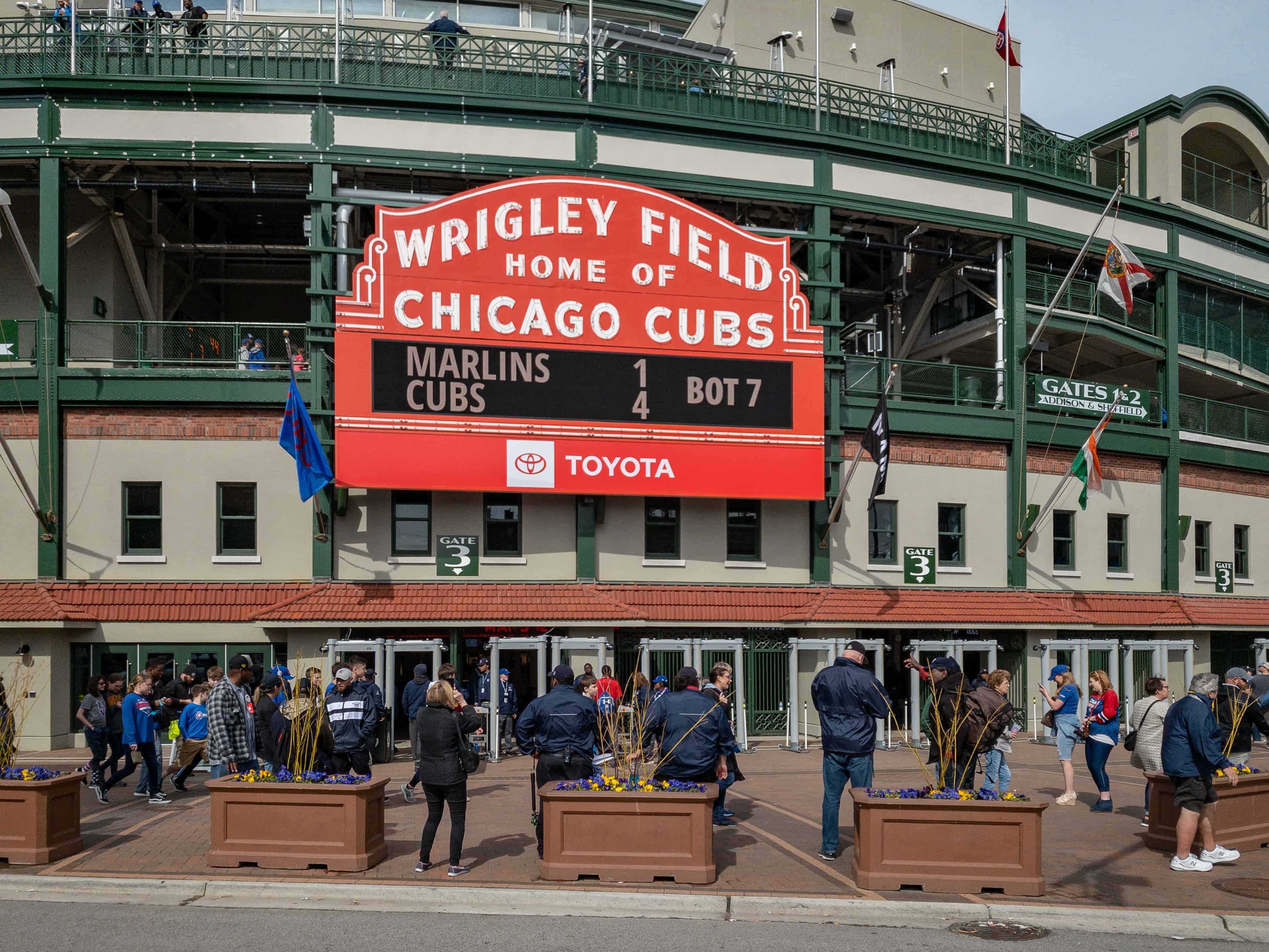 wrigley field tour chicago